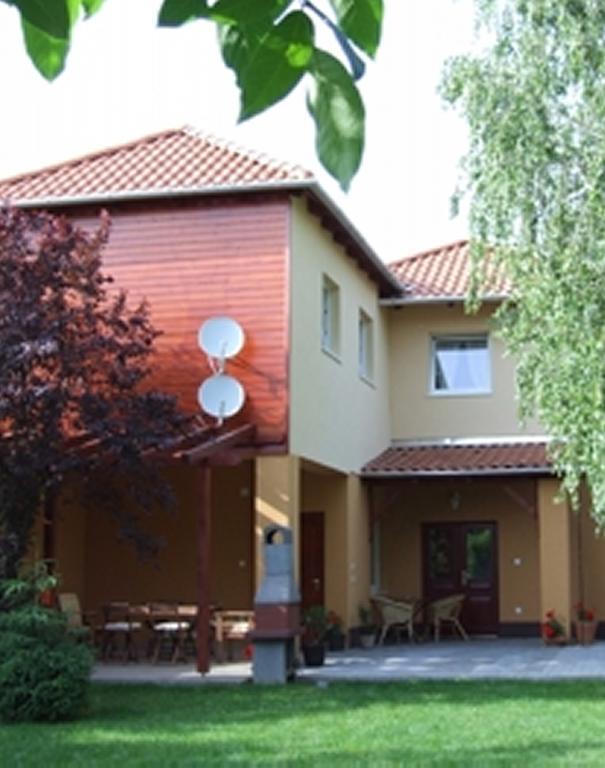 Ilona Apartmanhaz Komárom Εξωτερικό φωτογραφία