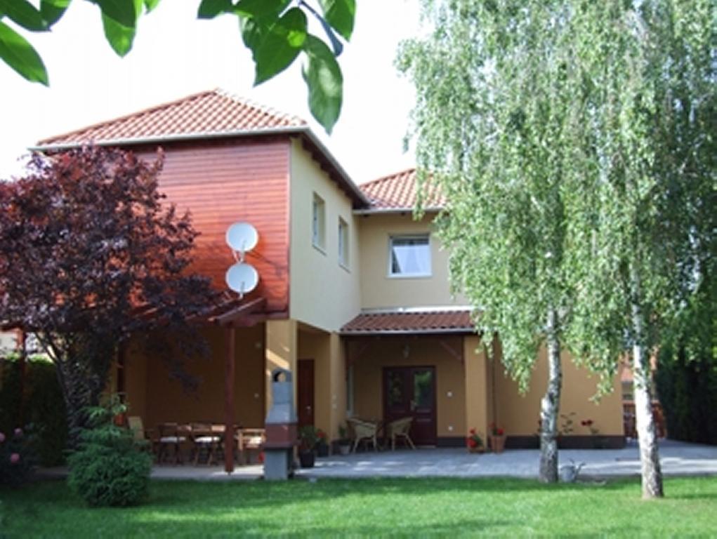 Ilona Apartmanhaz Komárom Εξωτερικό φωτογραφία